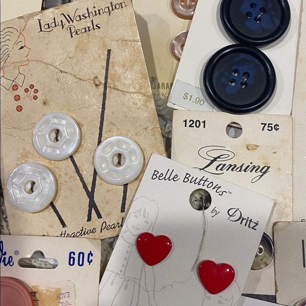 Vintage Buttons on Cards Lot of 50 - Picture 8 of 8